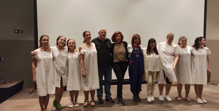 Tres Homes Grossos estrena 'Swimsmoke' a la UES i , al Casal Pere Quart, 'Màsters' i 'Aigua deshidratada' 