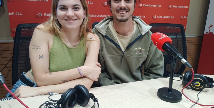  Júlia Luján, cantant i Jan Gili, guitarra