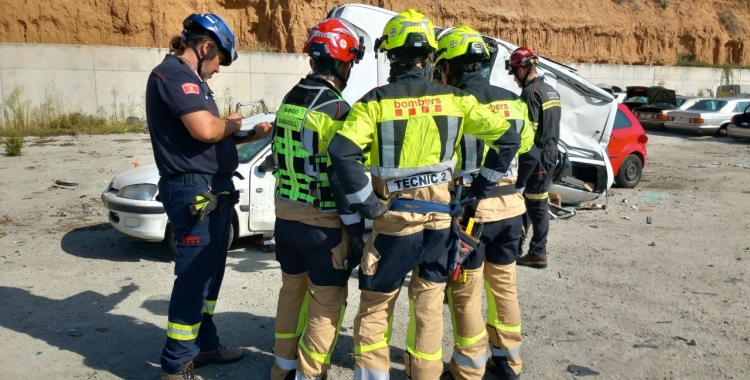 Els Bombers en un entrenament | Bombers 