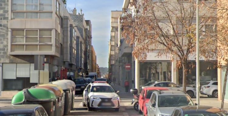 Els veïns es queixen que amb el tancament de la Rambla el seu carrer acumula molt pas de vehicles 
