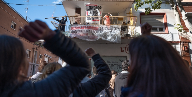 Moment de l'anunci de l'aturada del desallotjament | Roger Benet