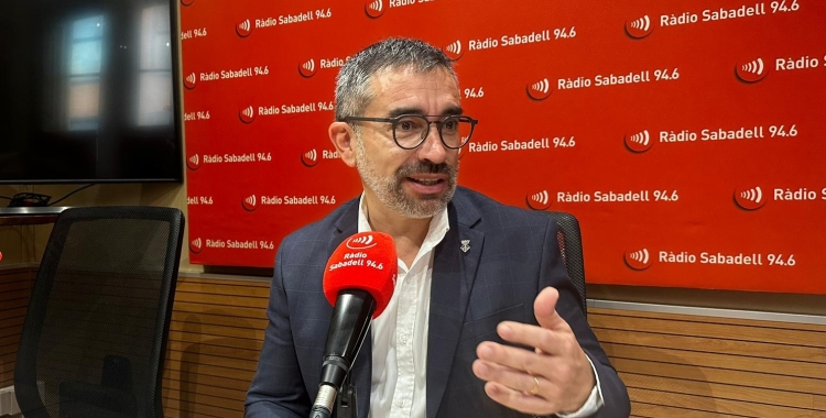Gabriel Fernàndez als estudis de Ràdio Sabadell | Núria García