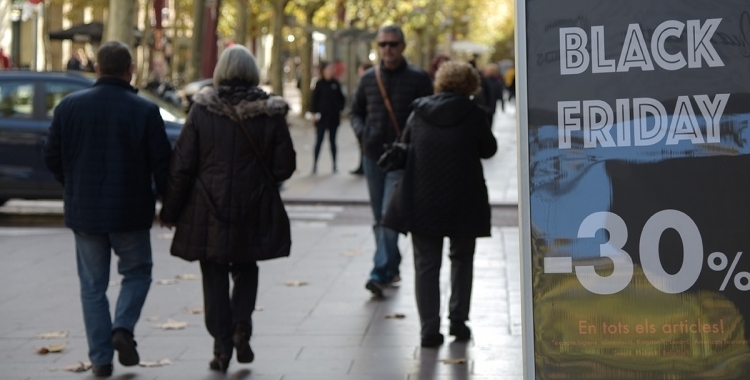 Cartells del Black Friday en una imatge d'arxiu/ Roger Benet