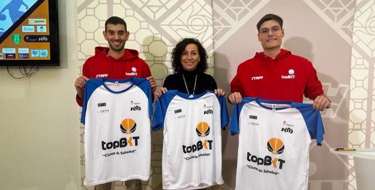 Els organitzadors de Topbàsquet "Ciutat de Sabadell" amb la regidora d'Esports de l'Ajuntament de Sabadell | Sergi Park