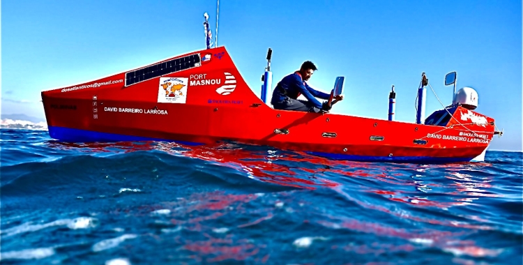 L’aventurer David Barreiro ha fabricat una embarcació sense vela ni motor