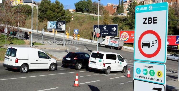 Un cartell de Zona de Baixes Emissions de Sant Cugat | Cedida