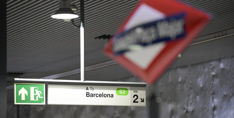 Un cartell de la línia S2 Sabadell | Roger Benet
