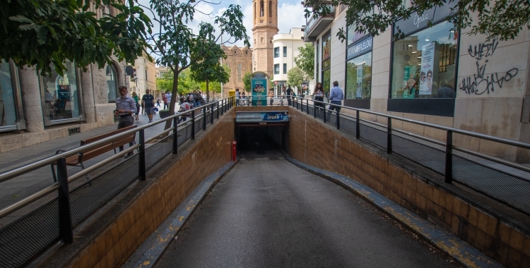 Entrada de l'aparcament pel Pedregar, en una imatge d'arxiu/ Roger Benet