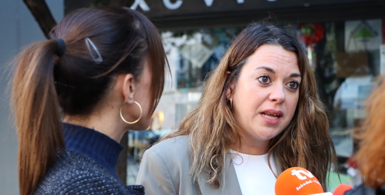 Laura Ballarín en l'atenció als mitjans amb Marta Farrés | Júlia Ramon