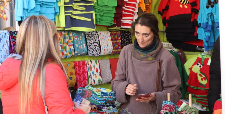 La Fira d'Artesania de Nadal s'ha inaugurat avui a la plaça del Gas | Júlia Ramon