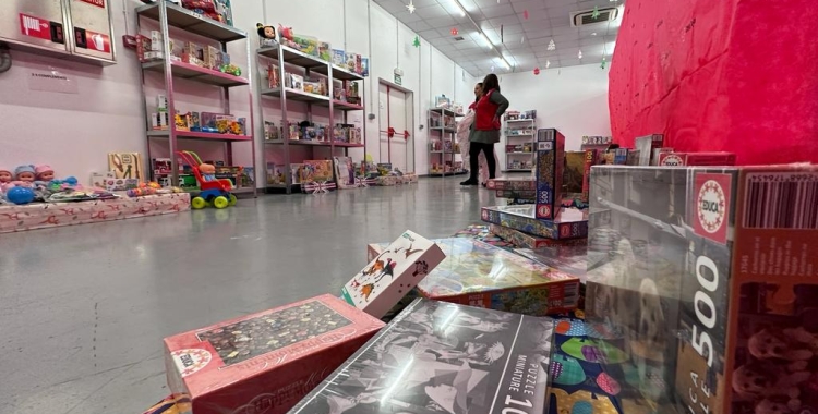 La Creu Roja ha començat el repartiment de joguines | Helena Molist