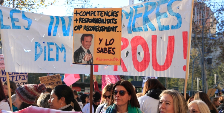 El sindicat Infermeres de Catalunya ha convocat una concentració aquest matí a Catalunya | ACN