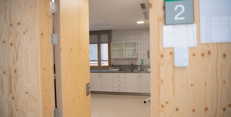 La mascareta és obligatòria des d'avui als centres sanitaris | Roger Benet