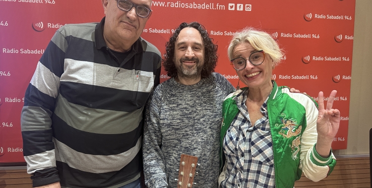 Francesc Vives d'Oxfam Intemón i el grup ‘Jazzul Trio’ 