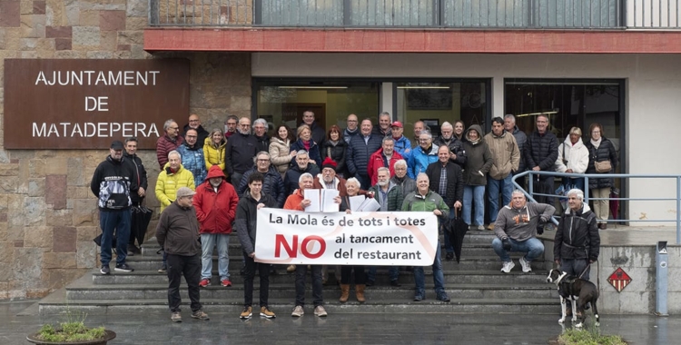 Concentració de suport al restaurant de La Mola | Miquel Badia