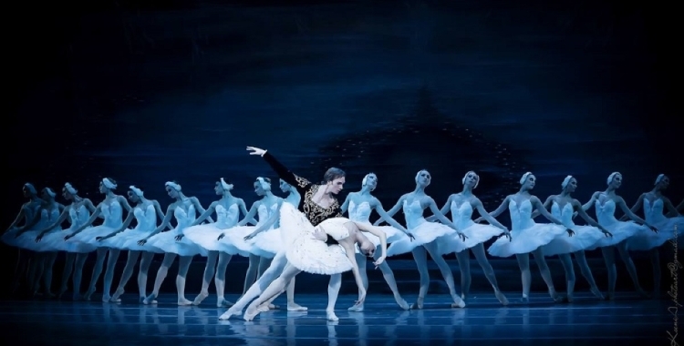 Ple al Teatre de la Faràndula per rebre el Ballet de Kíiv