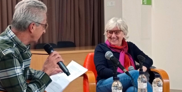 Clara Ponsatí, durant l'acte al Casal Pere Quart | Karen Madrid