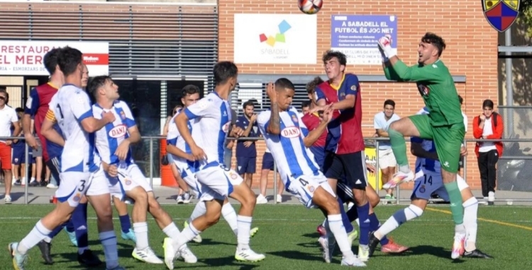 Instant del partit entre el Mercantil i l'Espanyol de la primera volta | CE Mercantil