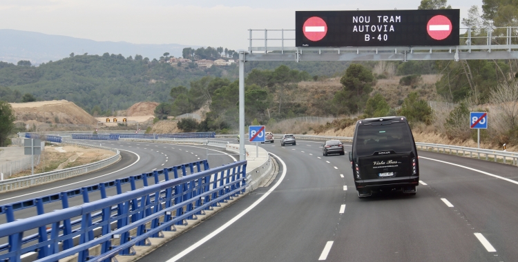 Nou tram de l'autovia B-40