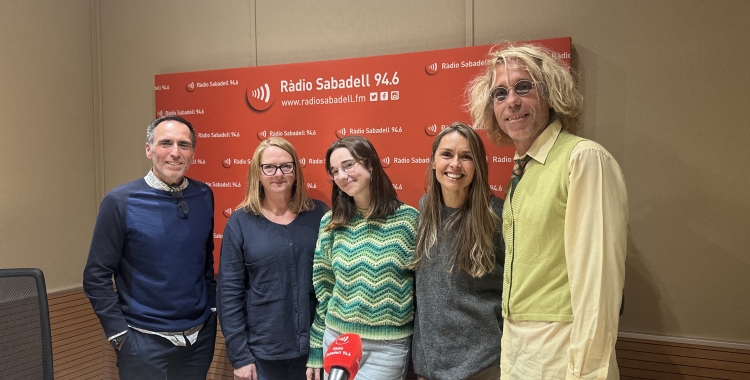 Agustí Hurtado (director de l’escola) , la Sílvia Ferran (professora disseny de moda de l’escoola Illa)Laia Asensio, alumne del projecte vestuari teatre •	Patrícia Rey (directora de l’Escola Samuntada) •	Xavi Núñez (mestre de l’Escola Samuntada)