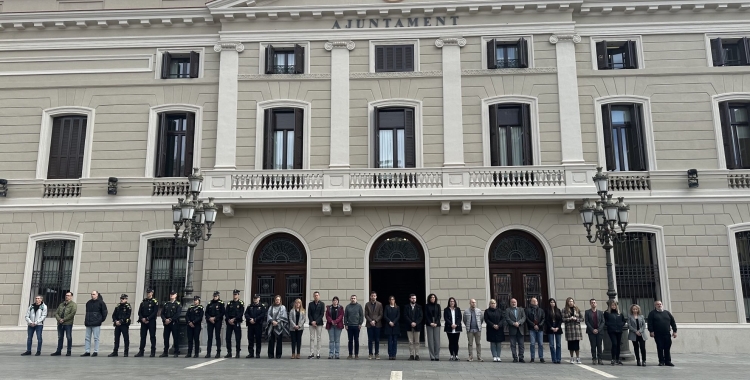 Minut de silenci per les víctimes de l'incendi a València | Ràdio Sabadell