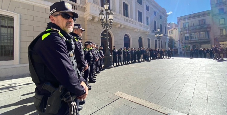 Els agents de la Policia Municipal també han assistit al minut de silenci | Ràdio Sabadell