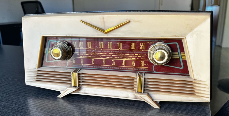 La primera emissió de ràdio va ser el 14 de novembre de 1924 
