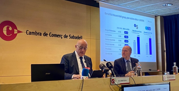 Josep Oliu i Ramon Alberich a la conferència | Ràdio Sabadell 