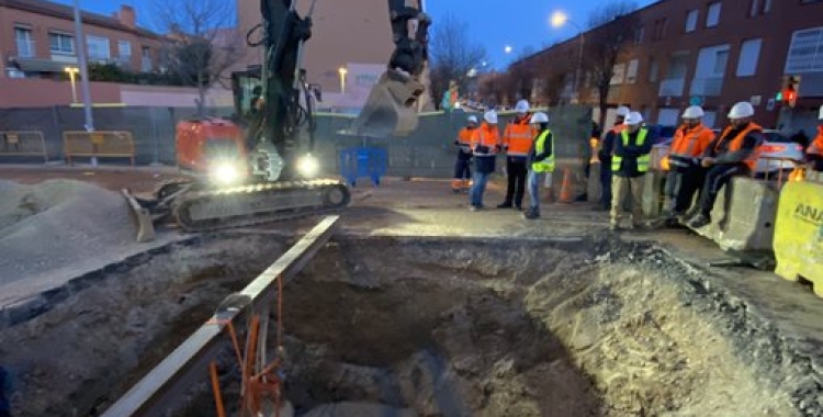 Esvoranc al carrer Adriana pel trencament d'una canonada | Cedida