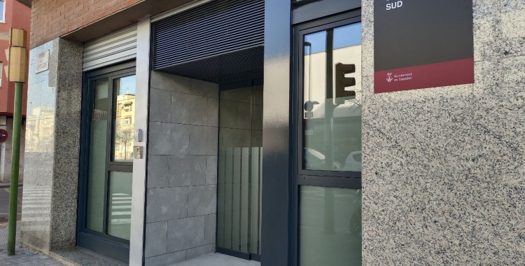 Exterior del Centre de Serveis Socials Bàsics del Sud | Karen Madrid