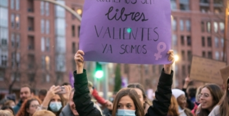 cartell del 8 de març a Ràdio Sabadell