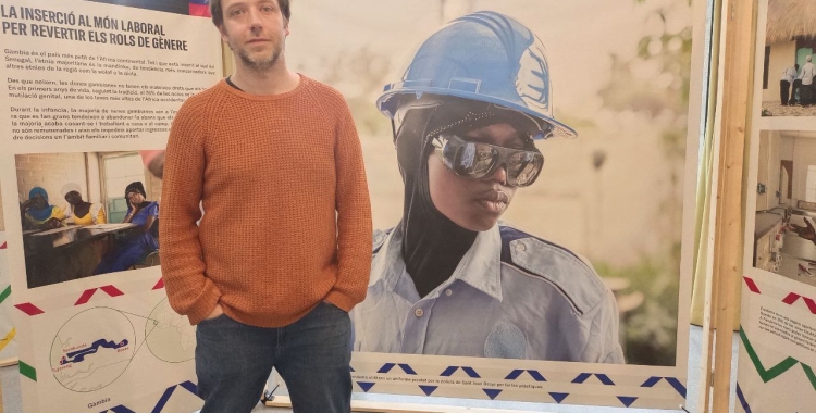 Edu Ponces, fotoperiodista de Ruido Photo, a l'exposició | Karen Madrid