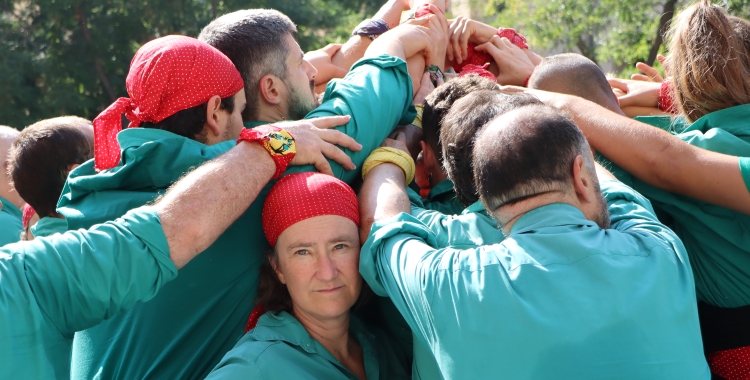 Els Castellers de Sabadell fent pinya en una diada durant la temporada passada | Júlia Ramon