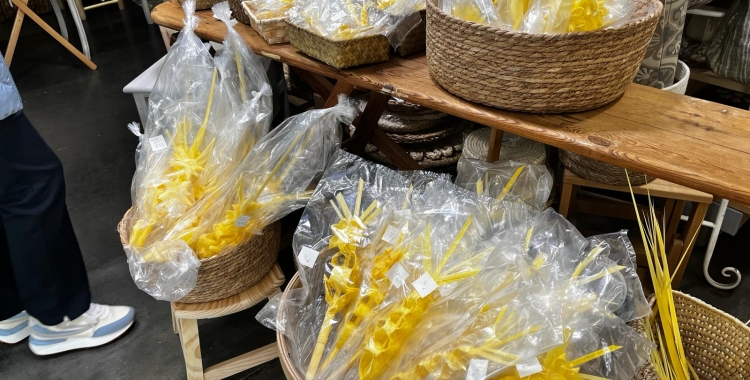 Decoracions de palmes i palmons a la botiga Masclans | Mireia Sans