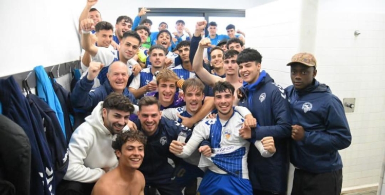 Alegria al vestuari del Centre d'Esports Sabadell 'B' després de la victòria contra el Valls (3-2) | cesabadell