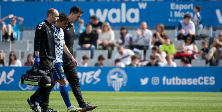 Carles Salvador es retira lesionat | Roger Benet