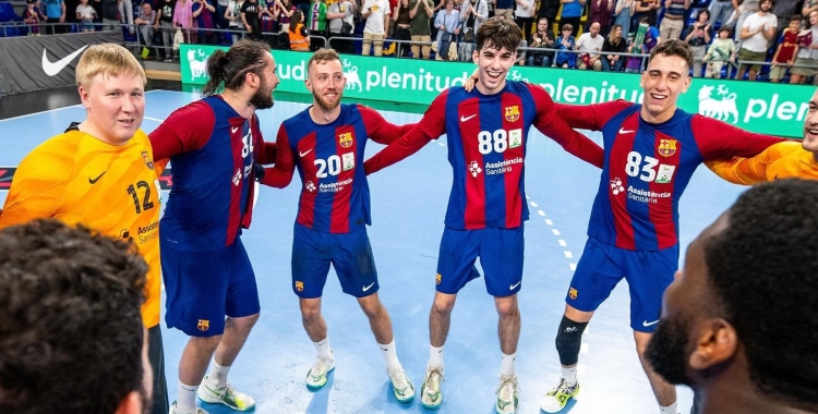 Aleix Gómez, amb el '20' al pit, celebrant la Champions | @FCBHandbol