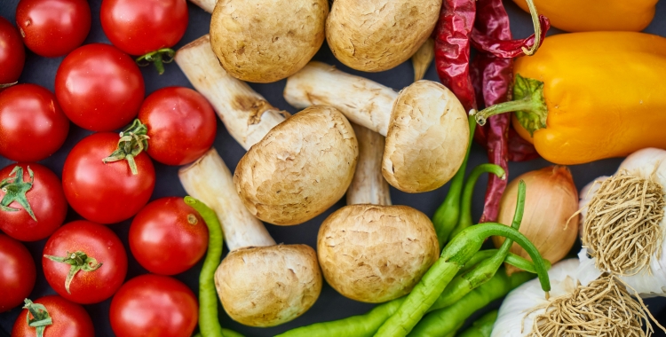 Una safata d'aliments naturals preparats per poder-los comprar | Pexels