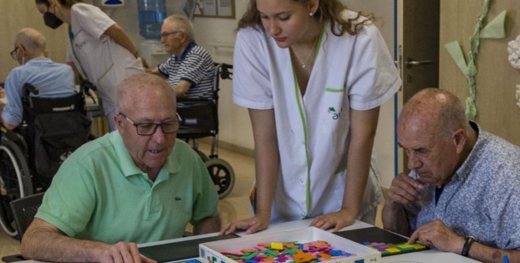 Alguns usuaris de l'AVAN fent sessions terapèutiques | AVAN