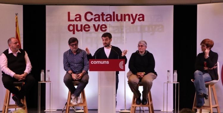 Bustinduy, acompanyat per Joan Mena, Laura Campos, Núria Lozano i Lluís Mijoler | Júlia Ramon