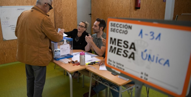 Una mesa a les eleccions municipals del 28M | Roger Benet