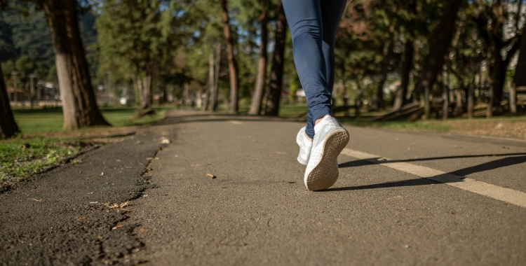 Una persona caminant | Pexels