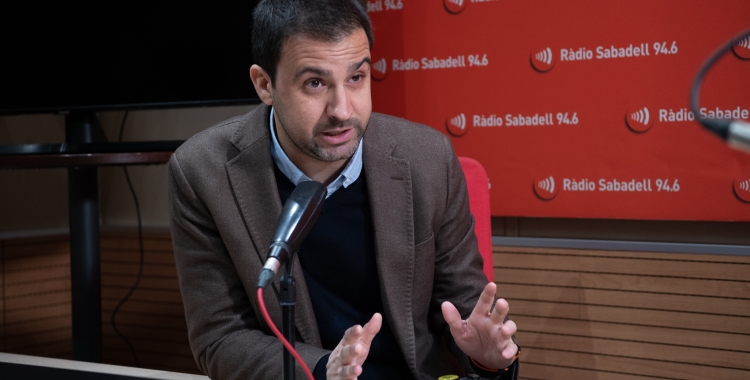 Pol Gibert als estudis de Ràdio Sabadell, en una imatge d'arxiu | Roger Benet