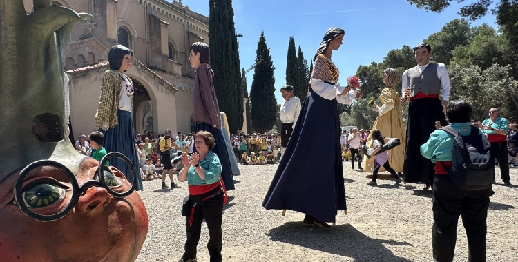 Ballada de gegants a l'esplanda del santuari | Ajuntament