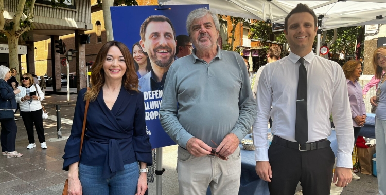 Lídia Busom, Gorka Knör i Alistair Spearing fent campanya a Sabadell | Mireia Sans