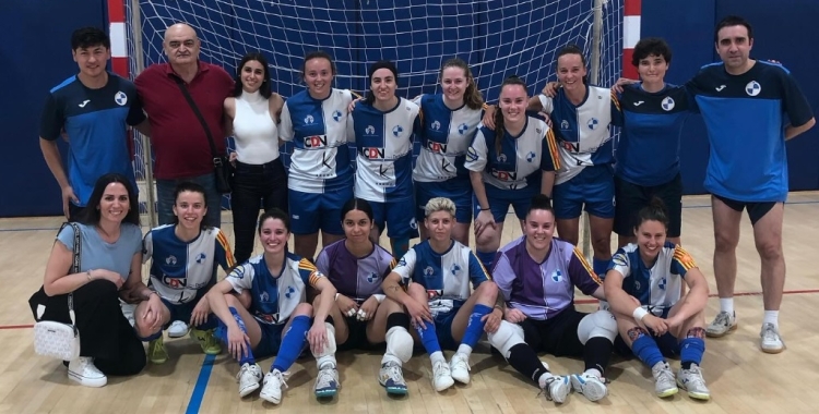 Imatge de l'equip després de guanyar el Badalona Futsal Iris | @fssabadellfem