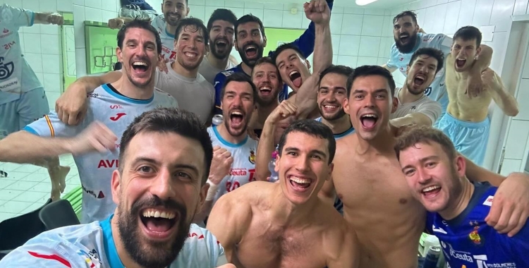 Celebració dels Hispanos al vestidor | @angel_f32