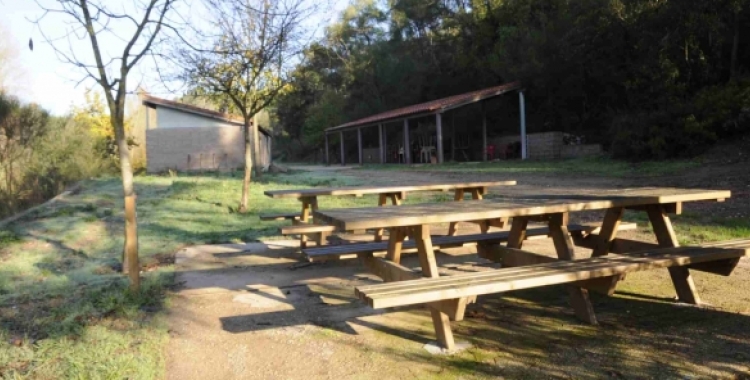 La zona de taules de l'Àrea d'Esbarjo de les Arenes | Cedida