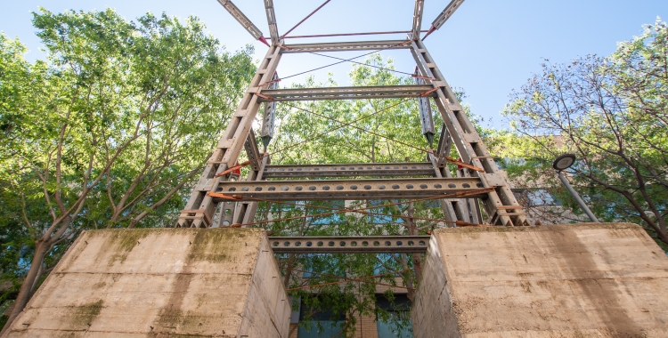 Pilones i estructures metàl·liques del carrer Alemanya