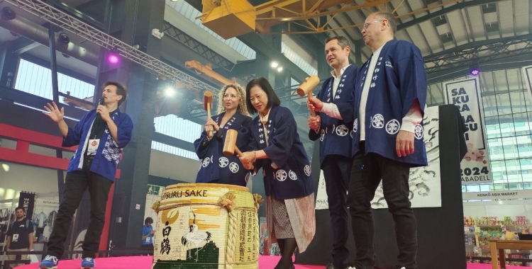 Les autoritats, durant la cerimònica del sake | Karen Madrid